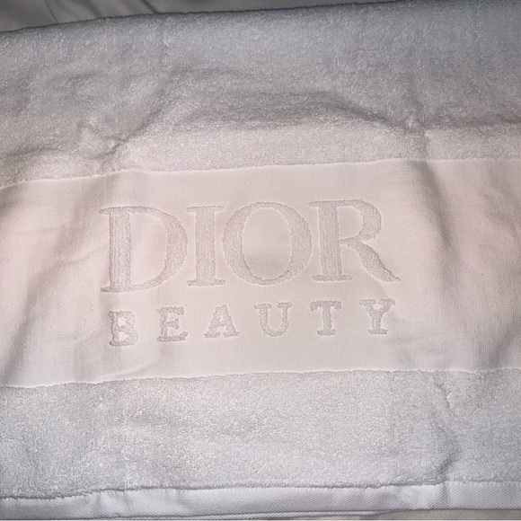 Dior Beauty Face Towel White Logo Cotton Authentic Gift Box - Picture 2 of 9